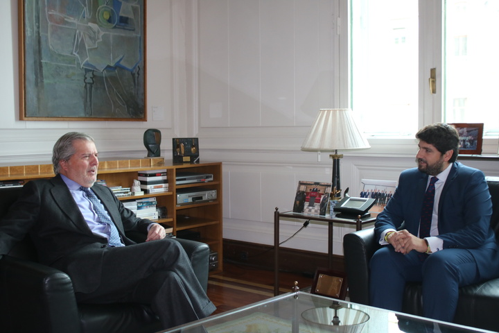 El presidente de la Comunidad, Fernando López Miras, se reúne con el ministro de Educación, Cultura y Deporte, Íñigo Méndez de Vigo (2)