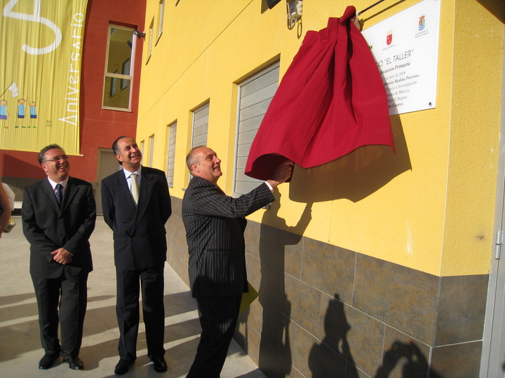 Inauguración de la ampliación del Colegio El Taller de Molina de Segura, el consejero de Educación junto con el alcalde, Eduardo Contreras y el director del centro, Miguel Ángel Rodríguez.