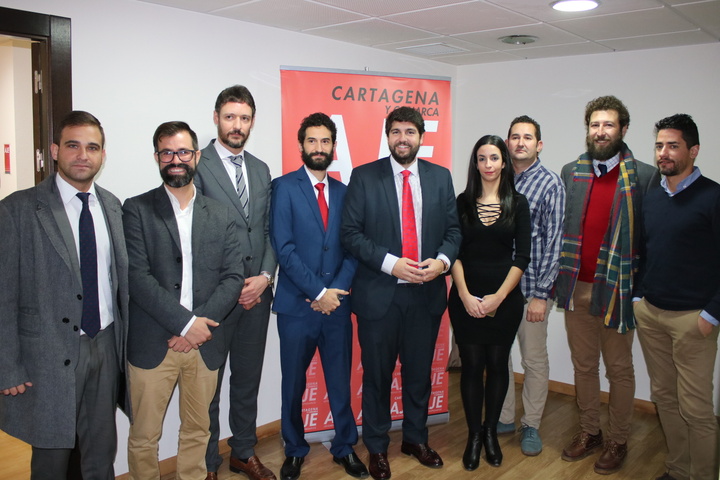 El presidente de la Comunidad visita las instalaciones de la Asociación de Jóvenes Empresarios de Cartagena y comarca