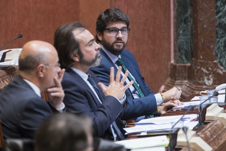 El presidente de la Comunidad, Fernando López Miras, asiste a la sesión plenaria de debate y votación del proyecto de Ley de Presupuestos