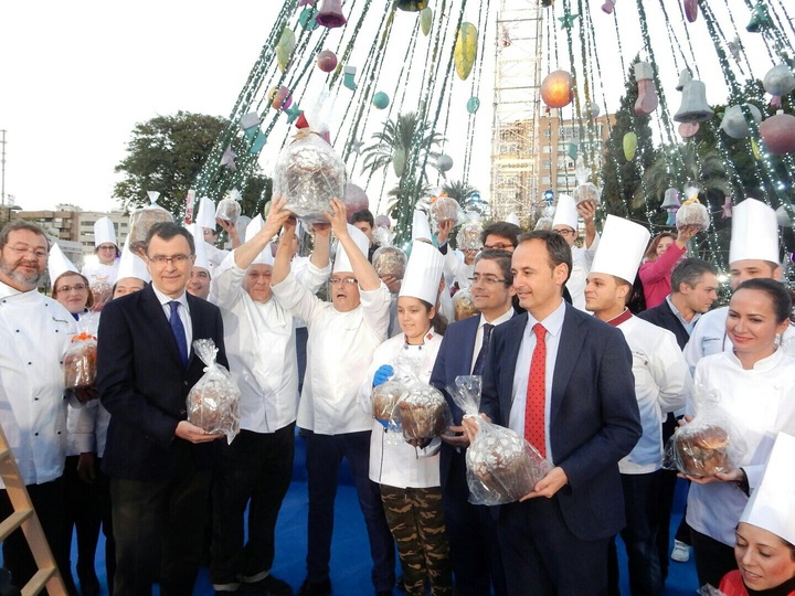 La Región da a conocer un nuevo dulce, 'el Murciatone', con el reparto de más de 5.000 raciones