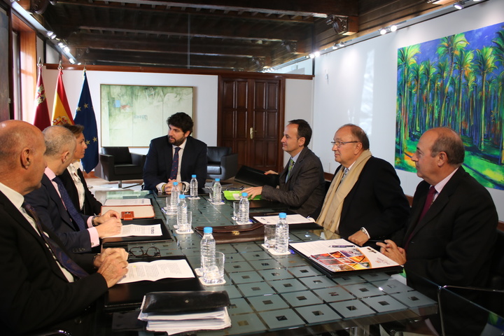 Fernando López Miras se reúne con la presidenta de Hostetur