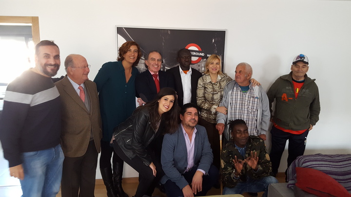 La consejera de Familia e Igualdad de Oportunidades, Violante Tomás, visitó hoy la 'Casa Habitada'