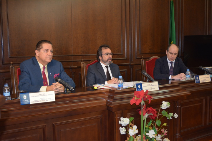 El consejero de Presidencia y Fomento, Pedro Rivera, en el Foro de Infraestructuras de la UCAM, en el que han participado profesores y alumnos