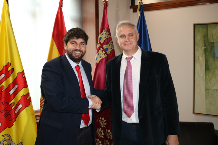 El presidente Fernando López Miras recibe al alcalde de Albudeite