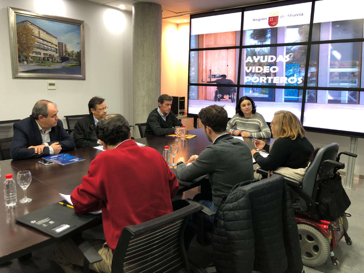 Reunión para el diseño de las ayudas para vídeo porteros accesibles