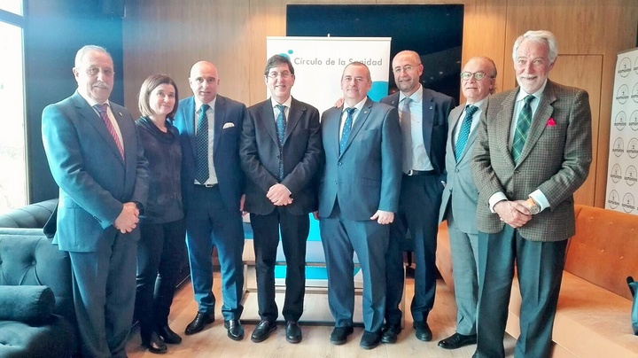 Salud expone al Círculo de la Sanidad los planes antitabaco del Gobierno regional