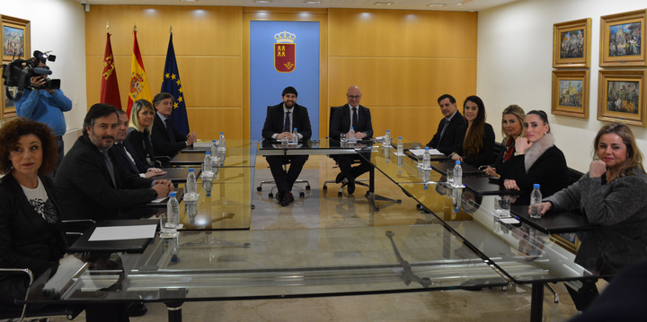 El presidente Fernando López Miras se reúne con la junta directiva de la Asociación de la Empresa Familiar de la Región