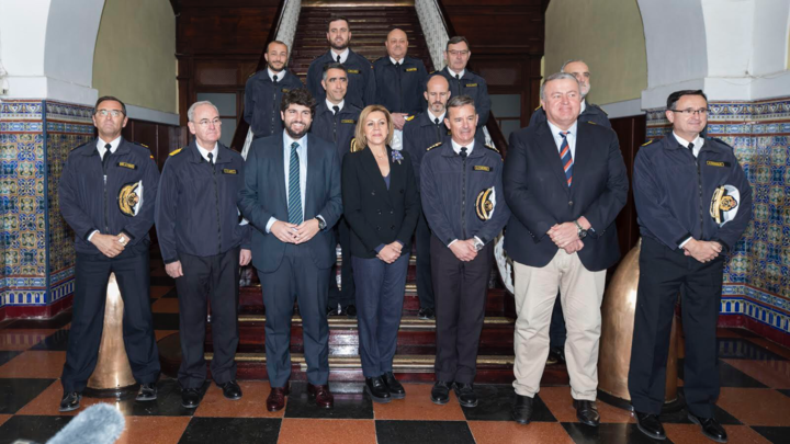 El presidente de la Comunidad acompaña a la ministra de Defensa en su visita a la flotilla de Submarinos con base en Cartagena (2)