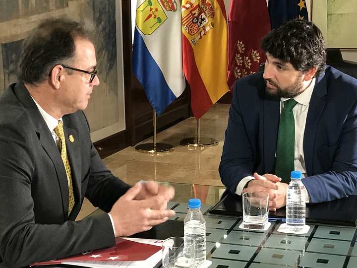 Fernando López Miras se reúne con el alcalde de Ricote