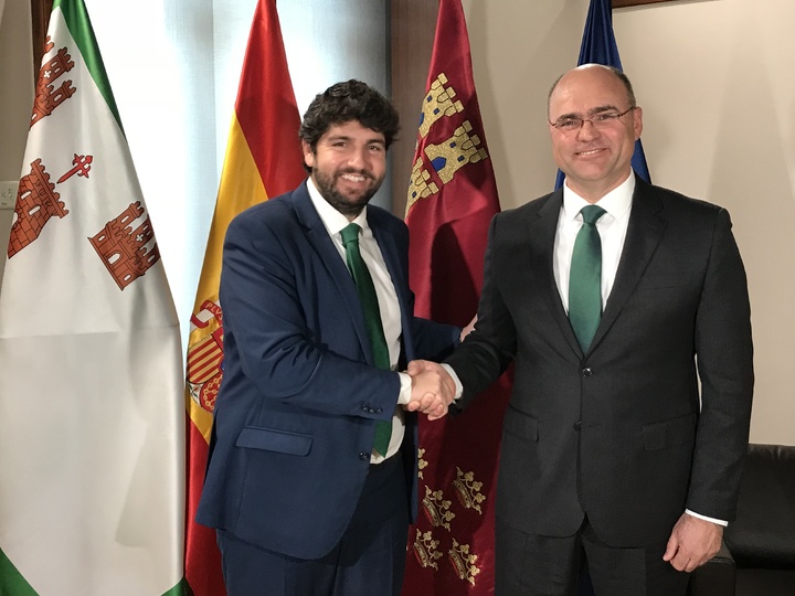 Fernando López Miras se reúne con el alcalde de Pliego