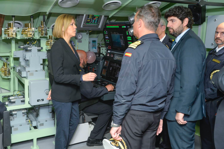 El presidente de la Comunidad acompaña a la ministra de Defensa en su visita a la flotilla de Submarinos con base en Cartagena (3)
