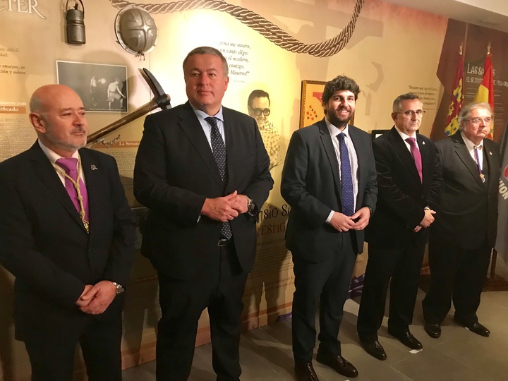 Fernando López Miras, nombrado 'Hermano de Honor' de la Hermandad de Nuestro Padre Jesús Nazareno de La Unión (1)