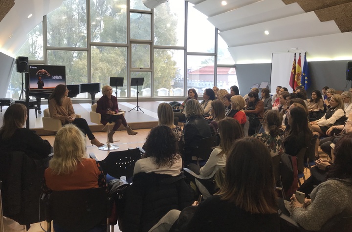 Las mujeres ocupan el 55 por ciento de los cargos directivos de los centros educativos de la Región