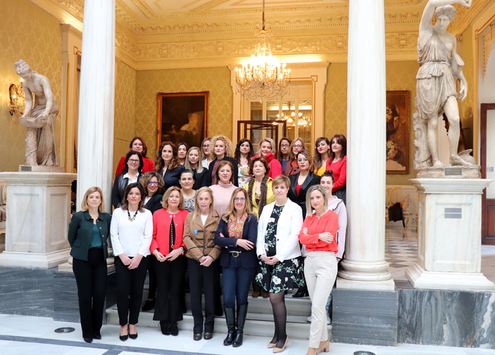 La Comunidad pone en marcha la línea de crédito AGIL-Emprendedora destinada a mujeres empresarias y autónomas