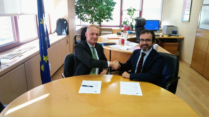Firma del convenio para ampliar hasta 2020 la actividad del centro Europe Direct Región de Murcia