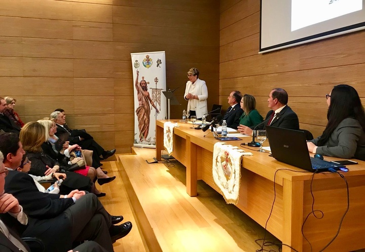 Noelia Arroyo asiste a la presentación de la revista del Resucitado