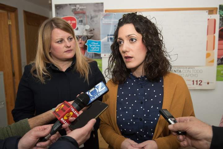 La directora general de Mujer e Igualdad de Oportunidades, Alicia Barquero, junto a la alcaldesa de Mazarrón, Alicia Jiménez, inauguró hoy el Servicio de atención psicológica de mujeres y menores víctimas de violencia de género (Sapmex)