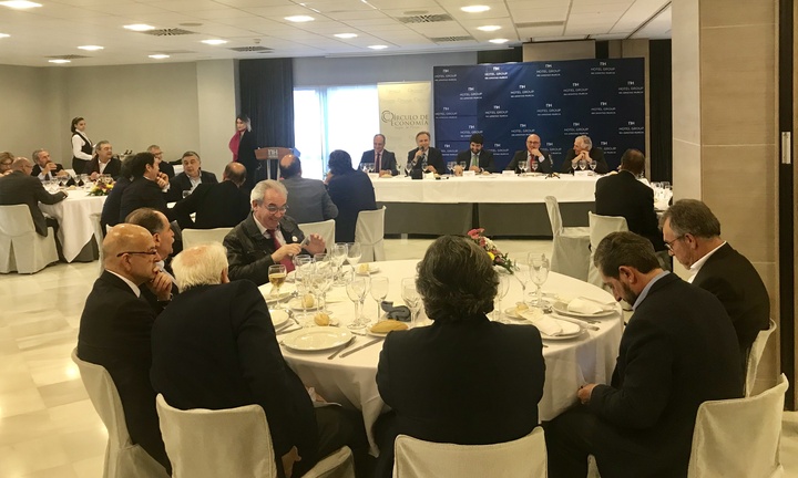 El jefe del Ejecutivo regional participó hoy en el almuerzo coloquio organizado por el Círculo de Economía de la Región de Murcia (2)