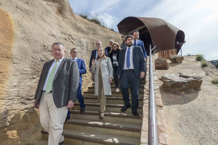 El presidente López Miras y la presidenta del Congreso, Ana Pastor, visitaron la mina Agrupa Vicenta (2)