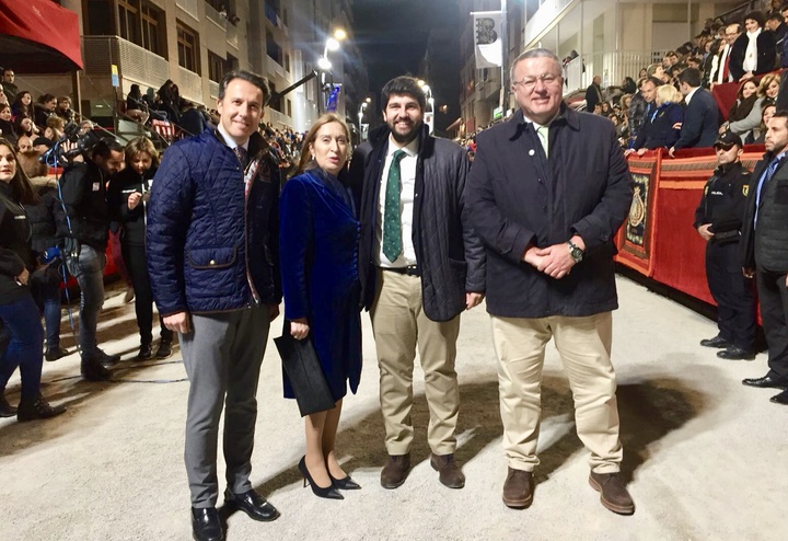 El presidente Fernando López Miras y la presidenta del Congreso, Ana Pastor, asisten en Lorca a la procesión de la Virgen de los Dolores (1)