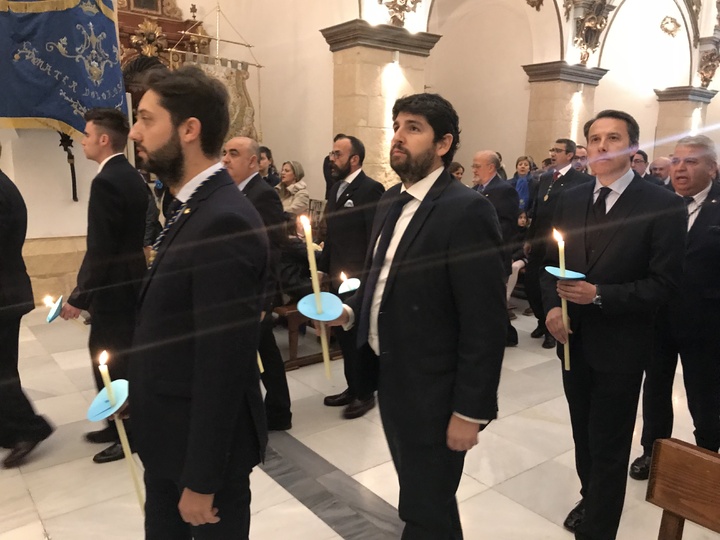 Fernando López Miras asiste a la Salve en honor a la Virgen de los Dolores del Paso Azul (2)
