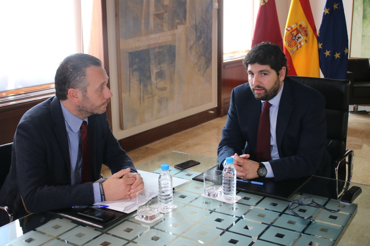 Fernando López Miras se reúne con el presidente de la Autoridad Portuaria de Cartagena (2)