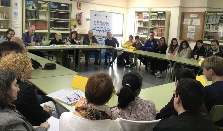 Martínez-Cachá visita el Instituto de Enseñanza Secundaria de Alquerías