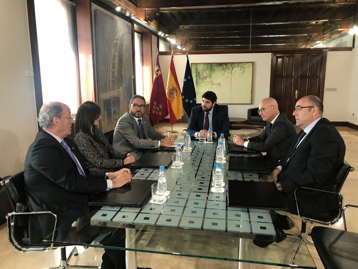López Miras se reúne con el presidente de la Cámara de Comercio de Murcia y su nueva junta directiva
