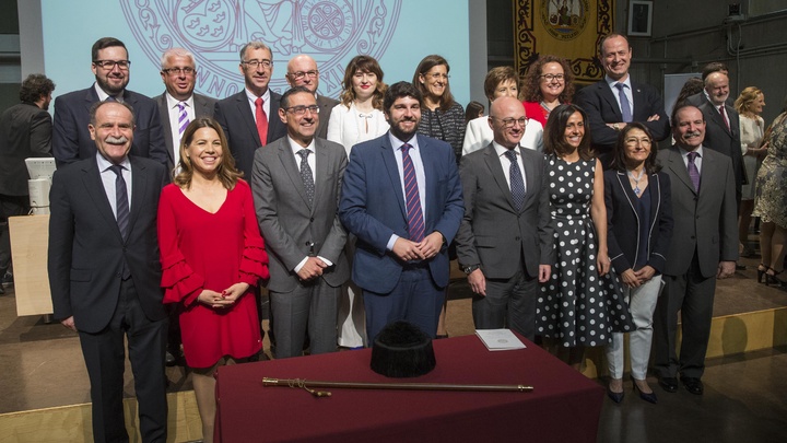El jefe del Ejecutivo regional, Fernando López Miras, preside el acto de toma de posesión de José Luján como nuevo rector de la Universidad de Murcia (UMU) (2)