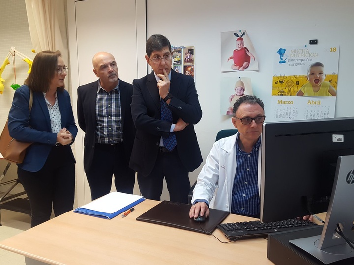 Visita del consejero al centro de salud de El Ranero