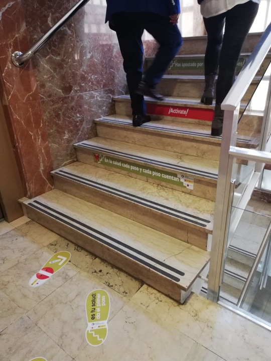 La campaña 'A subir por las escaleras me apunto' promueve la actividad física moderada