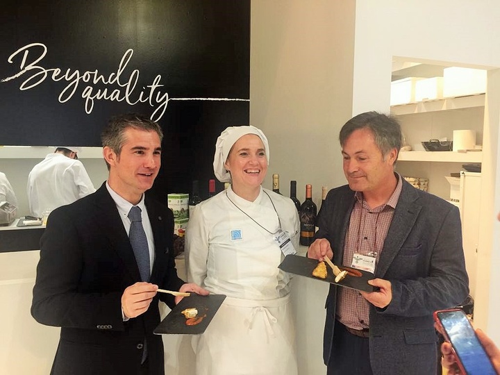 El consejero de Agua, Agricultura, Ganadería y Pesca inauguró hoy el stand de la Región de Murcia en el 32 Salón de Gourmets de Madrid