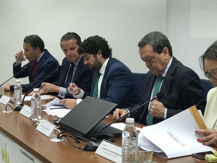 El jefe del Ejecutivo regional, Fernando López Miras, clausuró ayer la Asamblea General de la Confederación Comarcal de Organizaciones Empresariales de Lorca (Ceclor) (2)