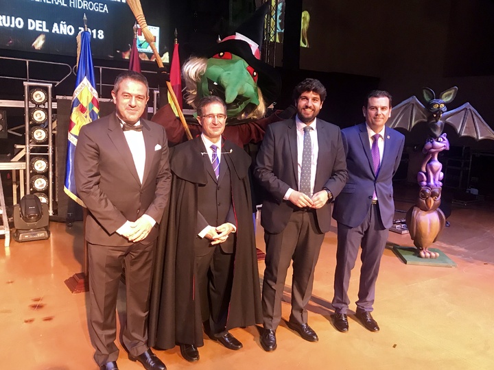 López Miras asiste a la gala de nombramiento de 'Brujo del Año 2018' con motivo de las fiestas de Alcantarilla (1)