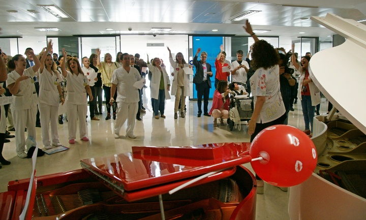 Los hospitales de la Región lanzan miles de besos con motivo del Día del Niño Hospitalizado