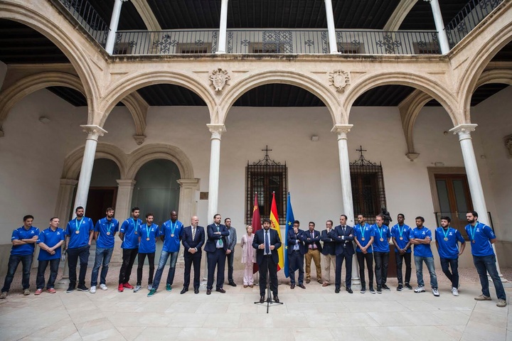Fernando López Miras recibe al Universidad Católica San Antonio de Murcia Murcia C.B. tras su bronce en la Final Four de la Basketball Champions League