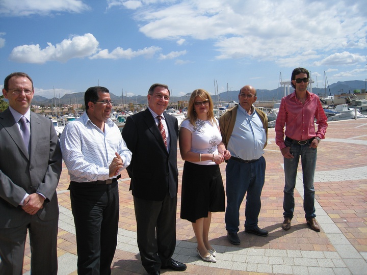 El consejero de Turismo y Consumo, José Pablo Ruiz Abellán, en su visita a Mazarrón