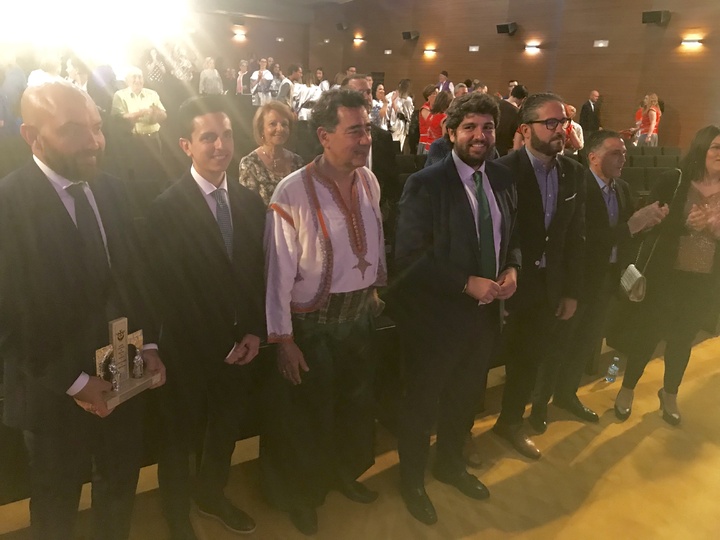 López Miras asiste al pregón inaugural de las fiestas de Moros y Cristianos de Archena (1)