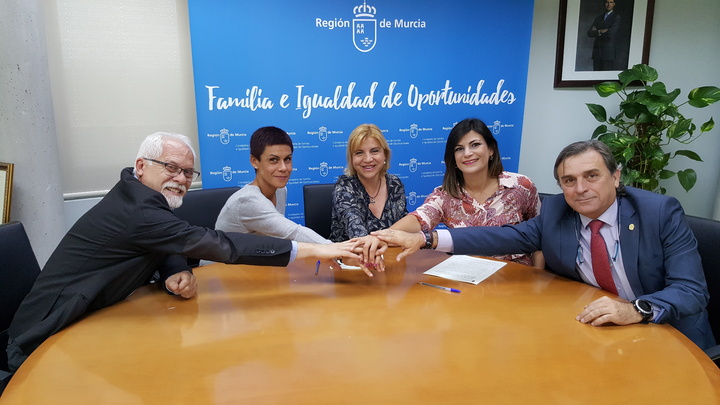 Familia financia 40.000 horas de ayuda a domicilio para personas dependientes en Abanilla, Beniel, Fortuna y Santomera