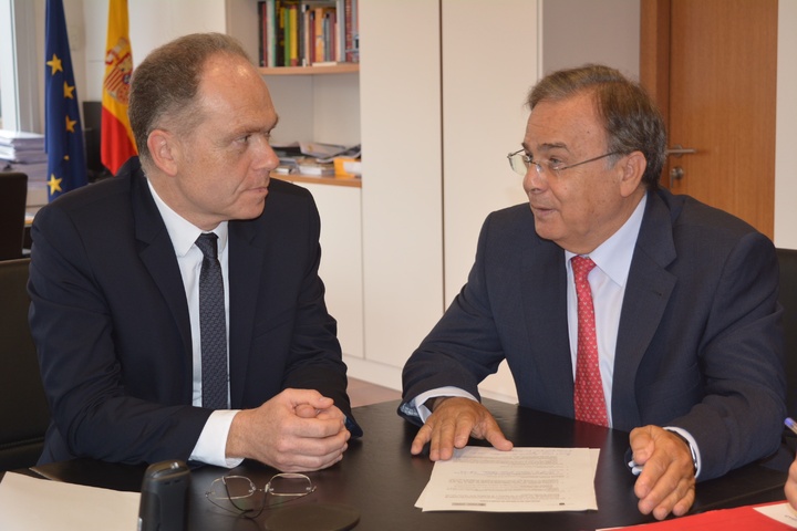 Reunión del consejero de Fomento e Infraestructuras con el presidente de Adif (Administrador de Infraestructuras Ferroviarias)