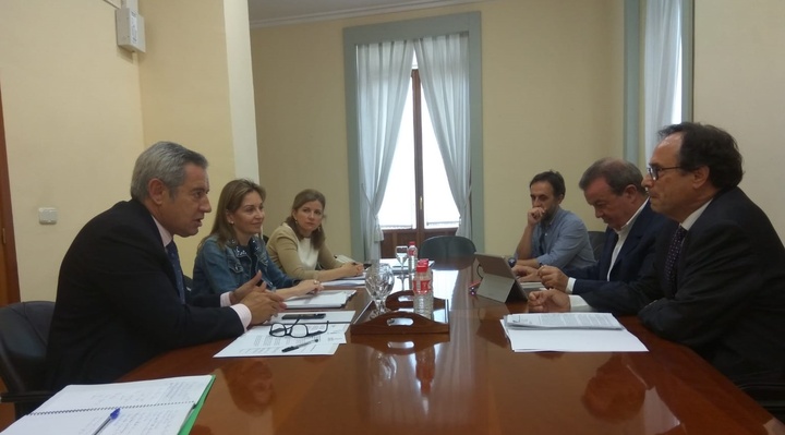 Los consejeros de Hacienda de Murcia y Valencia, Fernando de la Cierva y Vicent Soler, se reúnen en Alicante para buscar soluciones conjuntas al sistema de financiación autonómica de cara al próximo Consejo de Política Fiscal y Financiera (II)