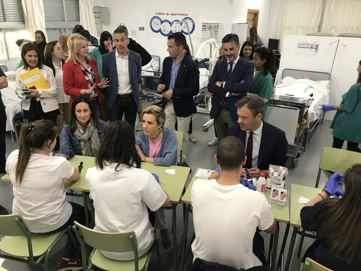 Martínez-Cachá visita al Instituto de Enseñanza Secundaria José Luis Castillo Puche de Yecla