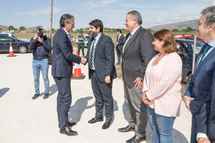 El presidente de la Comunidad, Fernando López Miras, junto al ministro de Fomento, Íñigo de la Serna - inicio de las obras en el tramo "Enlace con N-344  Enlace con A-31" (2)