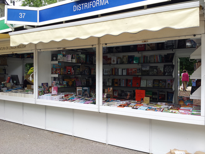 Caseta de la distribuidora Distriforma, donde se pueden encontrar los libros del Cendeac en la Feria del Libro de Madrid