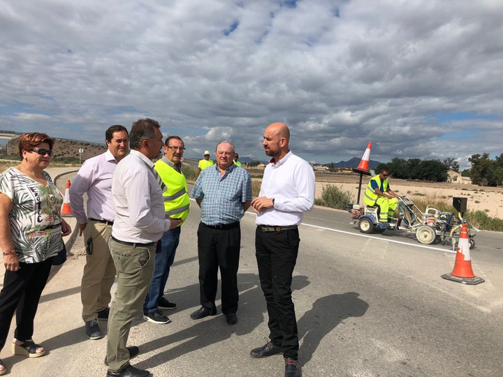 La Comunidad refuerza las marcas viales en carreteras de Águilas, Aledo, Lorca y Totana