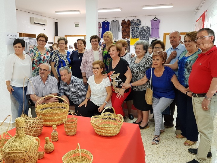 El centro de personas mayores de Jumilla expone los trabajos realizados en los cursos y talleres a lo largo del año