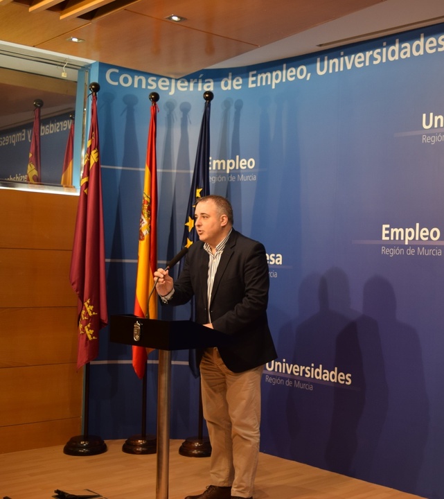 Francisco Abril informó hoy de medidas de defensa del consumidor ante el cierre de la Clínica iDental