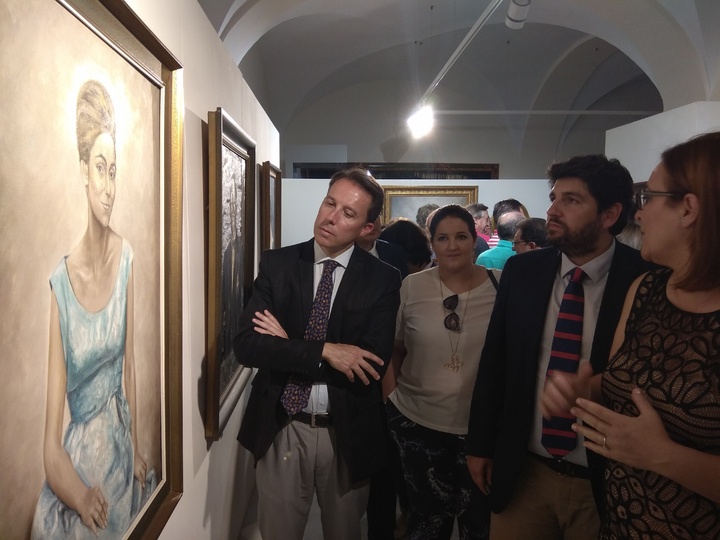 El presidente Fernando López Miras inaugura en Lorca la exposición 'Emiliano Rojo. Crónica de una época' /3