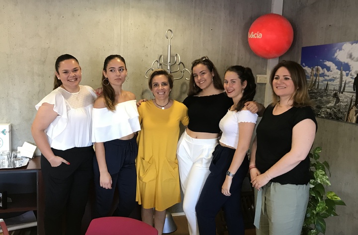 La consejera Adela Martínez-Cachá recibe a las alumnas ganadoras de la VI Liga de Debate Escolar ESIC